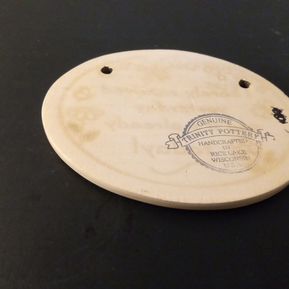 GORGEOUS NEW Trinity Pottery 5" Oval Ceramic Plaque. - Picture 2 of 4